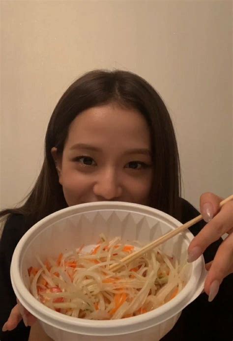 jisoo food.